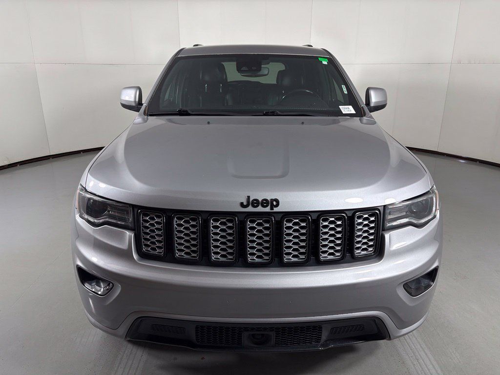 Used 2021 Jeep Grand Cherokee Laredo X RWD image 3