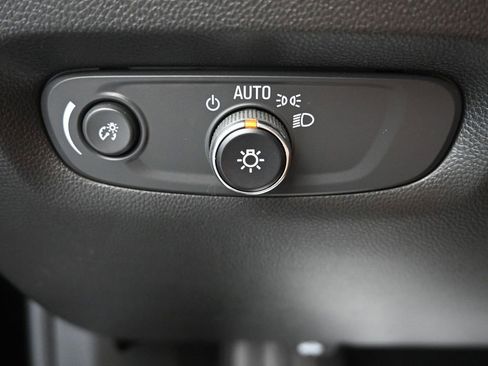 Used 2023 Chevrolet Traverse LT image 31