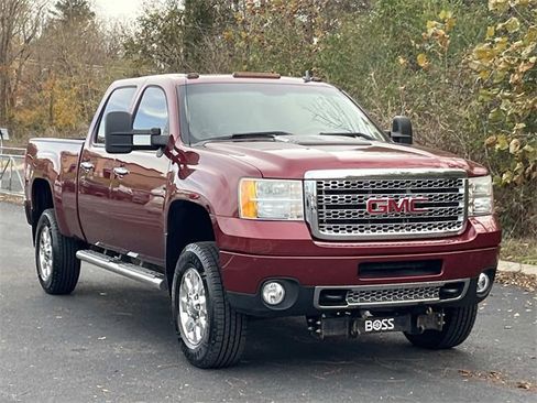 Used 2013 GMC Sierra 3500 Denali w/ Suspension Package, Off-Road image 3
