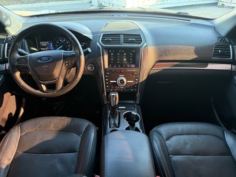 Used 2019 Ford Explorer Limited w/ Class III Trailer Tow Package image 17