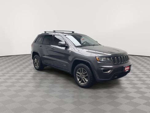 Used 2016 Jeep Grand Cherokee Laredo 75th Anniversary image 32