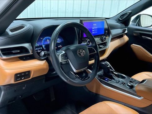 Used 2024 Toyota Highlander Platinum AWD/4WD image 14