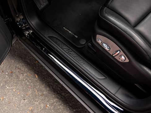 Certified 2023 Porsche Macan AWD/4WD image 41