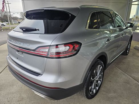 Used 2022 Lincoln Nautilus Reserve image 5