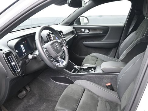 Used 2023 Volvo XC40 Recharge Ultimate w/ Protection Package Premier image 9