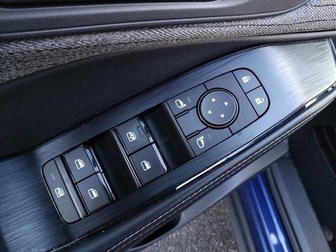 Used 2023 Nissan Rogue SV image 18