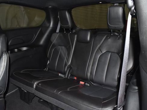 Certified 2025 Chrysler Pacifica Select image 36