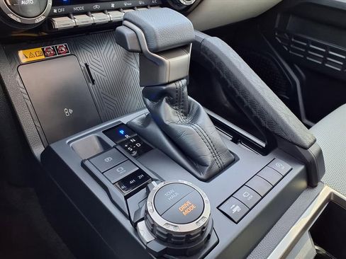 Used 2024 Toyota Tacoma Limited w/ Limited Package (LT) image 26