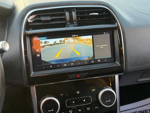 Used 2020 Jaguar XE S image 10
