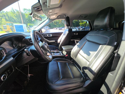 Used 2023 Ford Explorer XLT w/ Equipment Group 202A AWD/4WD image 9