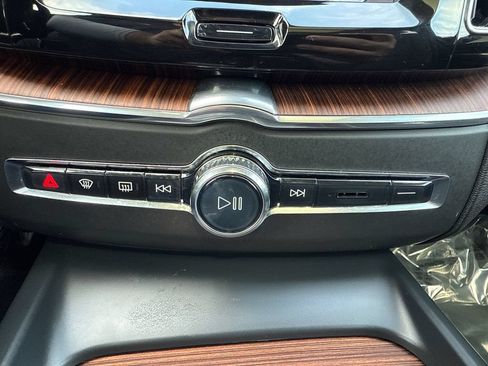 Used 2023 Volvo XC60 B5 Ultimate w/ Climate Package AWD/4WD image 27