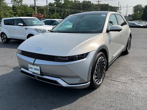 Used 2024 Hyundai Ioniq 5 Limited image 3