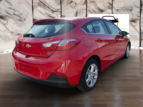 Used 2018 Chevrolet Cruze LT w/ Convenience Package FWD image 5