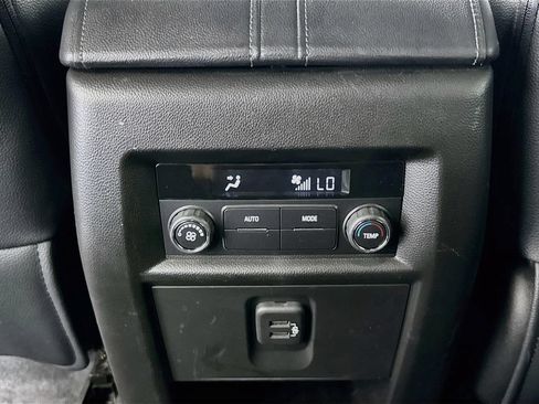 Used 2022 Chevrolet Traverse LT AWD/4WD image 23