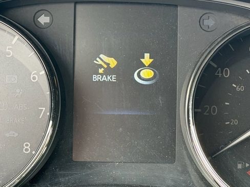 Used 2017 Nissan Rogue SL image 9