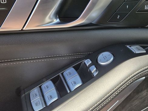 Used 2023 BMW X7 xDrive40i w/ M Sport Package AWD/4WD image 22