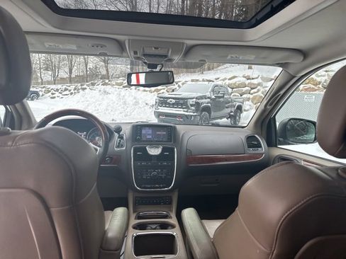 Used 2013 Chrysler Town & Country Limited w/ Luxury Group image 25
