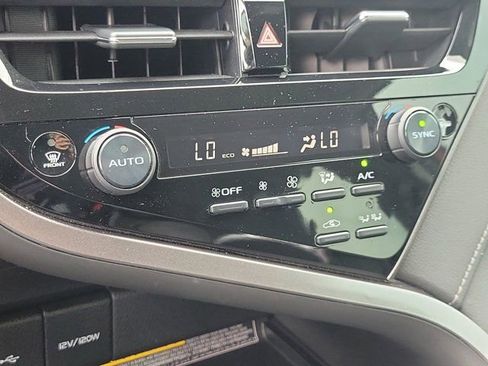 Used 2021 Toyota Camry XLE FWD image 28