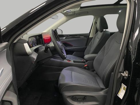 New 2025 Volkswagen Tiguan SE image 27