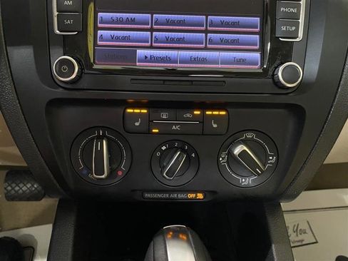 Used 2014 Volkswagen Jetta SE FWD image 14