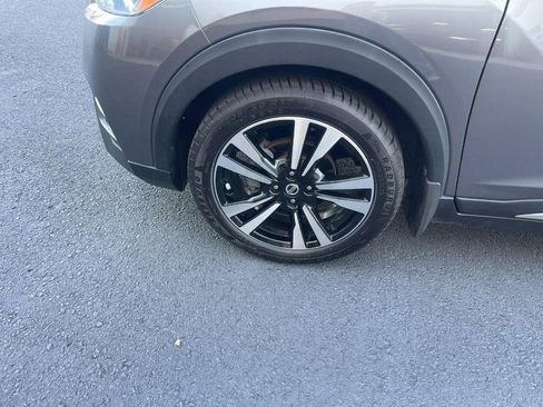 Used 2019 Nissan Kicks SR w/ SR Premium Package image 6