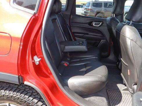 Used 2025 Jeep Compass Trailhawk AWD/4WD image 24