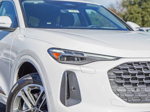 New 2025 Audi Q5 Premium Plus image 2