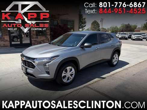 Used 2024 Chevrolet Trax LS FWD image 1
