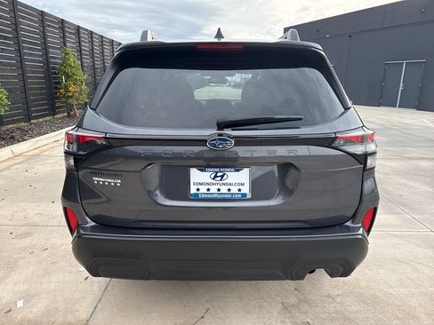 Used 2025 Subaru Forester Premium AWD/4WD image 4