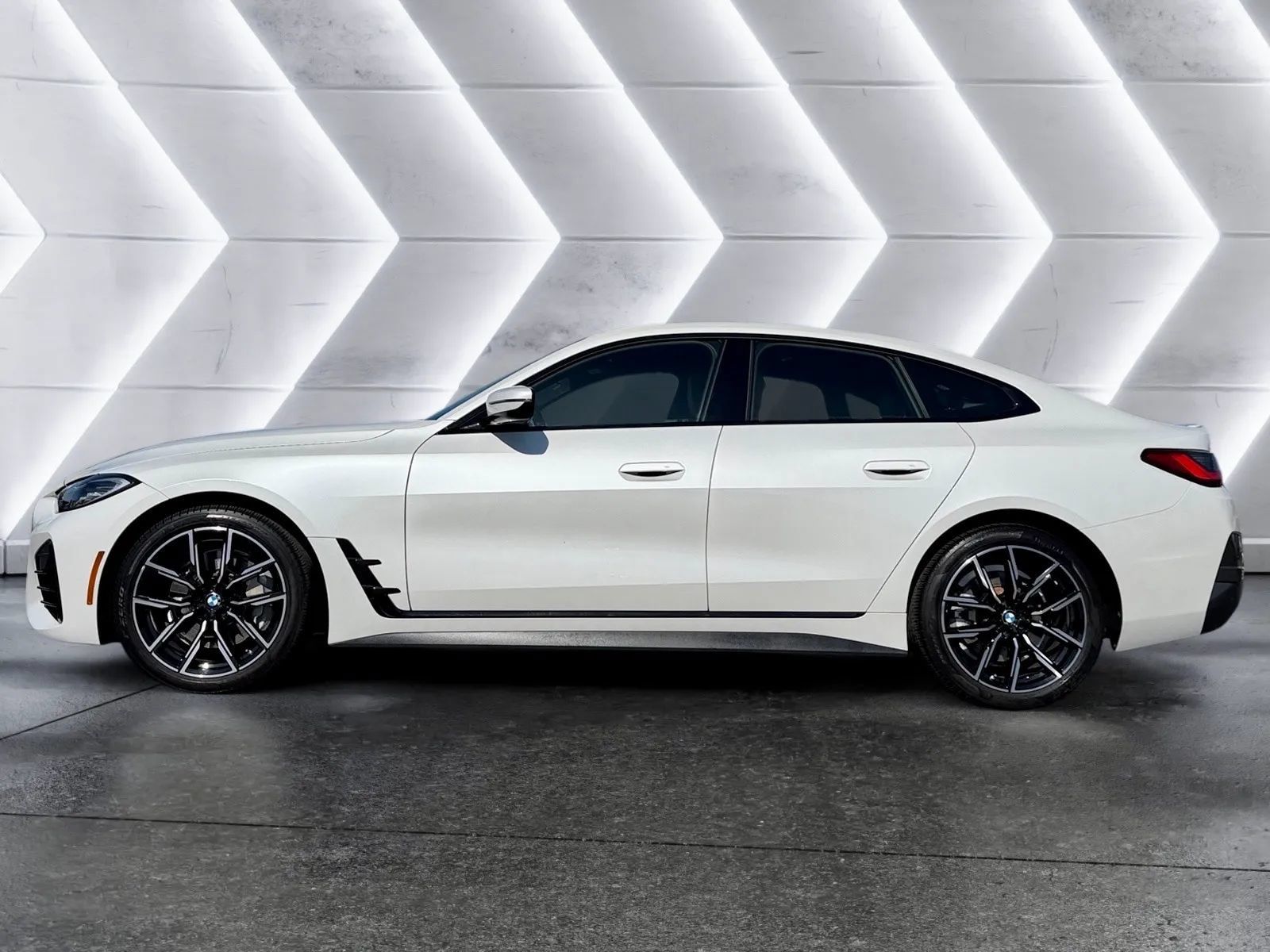 Used 2022 BMW 430i Gran Coupe w/ M Sport Package RWD image 2