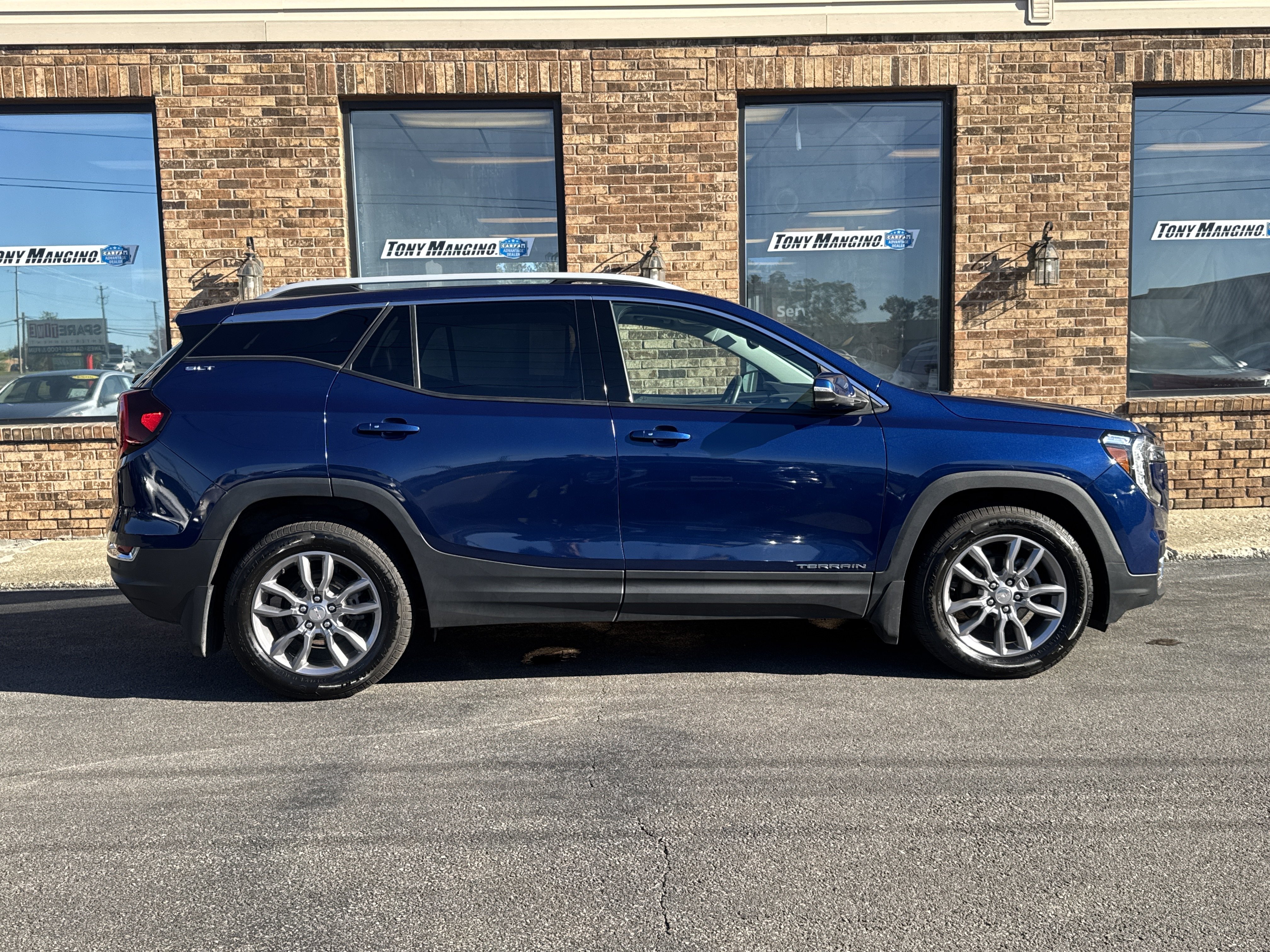 Used 2022 GMC Terrain SLT w/ Infotainment Package II AWD/4WD image 7