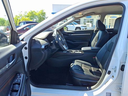 Used 2023 Nissan Altima 2.5 SR AWD/4WD image 15
