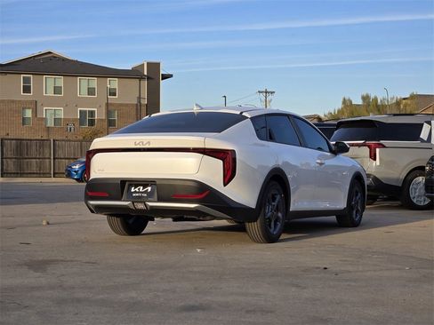New 2025 Kia K4 LXS image 4
