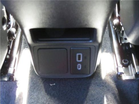 Used 2025 Buick Encore GX Preferred AWD/4WD image 8