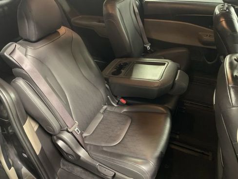 Used 2025 Kia Carnival LXS image 56