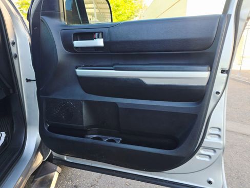 Used 2017 Toyota Tundra SR5 w/ SR5 Upgrade Package image 29