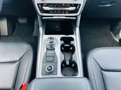 Used 2024 Ford Explorer XLT w/ Equipment Group 202A AWD/4WD image 22