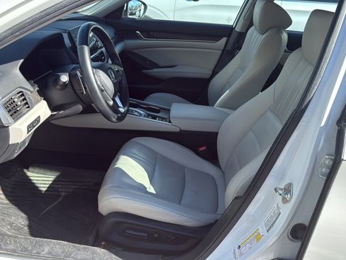 Certified 2019 Honda Accord Touring image 14