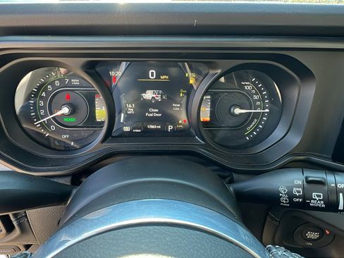 Used 2025 Jeep Wrangler Backcountry image 27