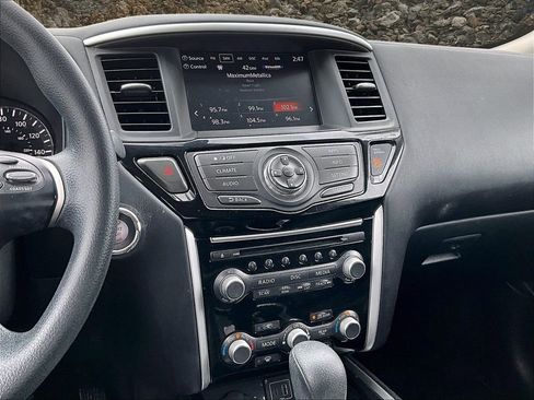 Used 2019 Nissan Pathfinder S image 6