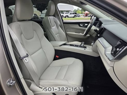 Used 2024 Volvo XC60 B5 Core AWD/4WD image 18