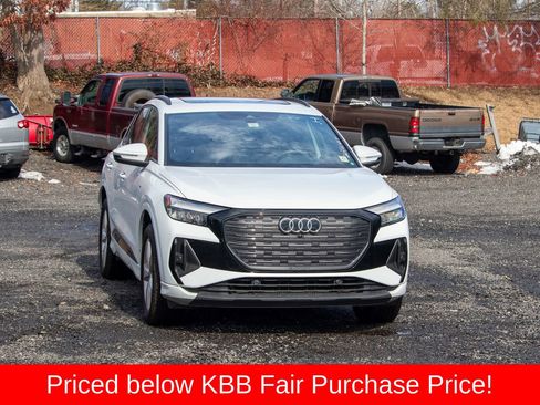 Used 2024 Audi Q4 e-tron Premium image 11