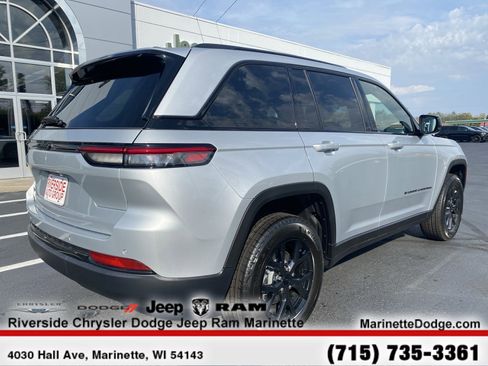 New 2025 Jeep Grand Cherokee Altitude image 10