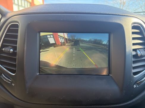 Used 2020 Jeep Compass Latitude w/ Cold Weather Group image 38