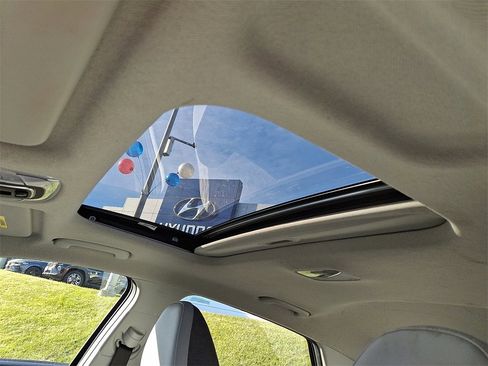 Used 2023 Hyundai Elantra Limited image 15