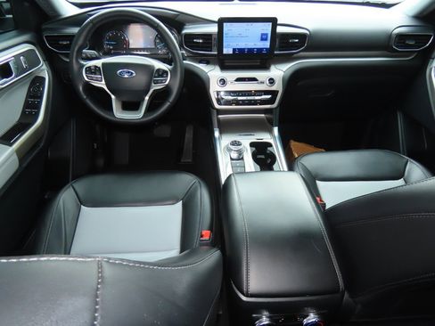Used 2023 Ford Explorer XLT w/ Equipment Group 202A image 25