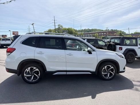 Used 2024 Subaru Forester Touring w/ Convenience Package AWD/4WD image 2