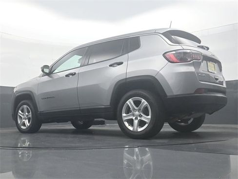 Used 2023 Jeep Compass Sport image 31