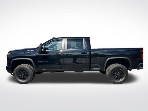 Used 2024 Chevrolet Silverado 2500 ZR2 w/ Technology Package AWD/4WD image 2