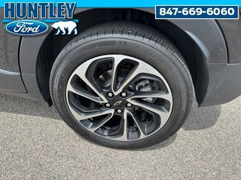 Used 2023 Chevrolet Bolt EUV Premier w/ Sun & Sound Package FWD image 7